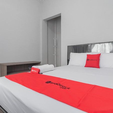 Отель Reddoorz Syariah Near Wisata Situ Gunung Sukabumi Kadudampit Экстерьер фото